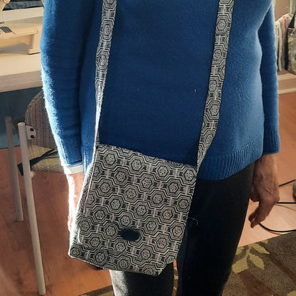 Sew Your Own Cross-Body Bag with 2 Pockets!